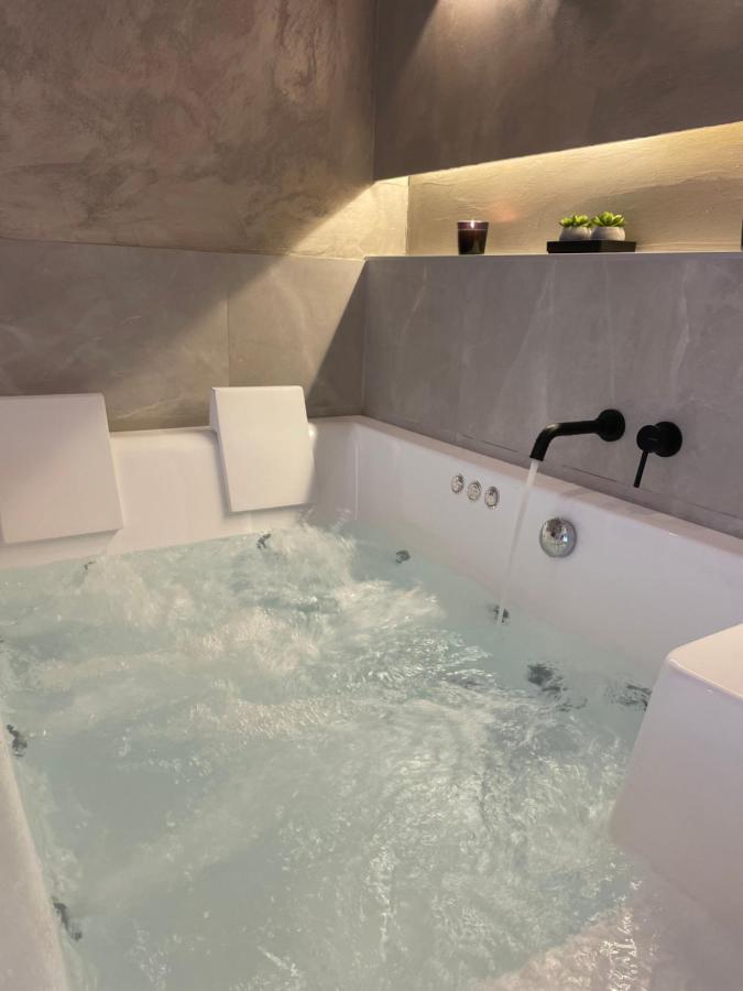 Jacuzzi Suite Ladadika Tesalónica Exterior foto