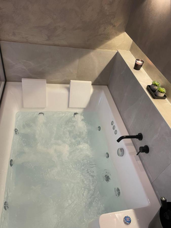 Jacuzzi Suite Ladadika Tesalónica Exterior foto